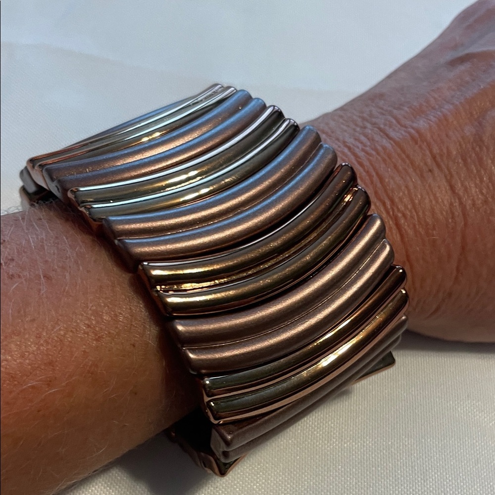 Metallic looking light weight Ribbed Bracelet